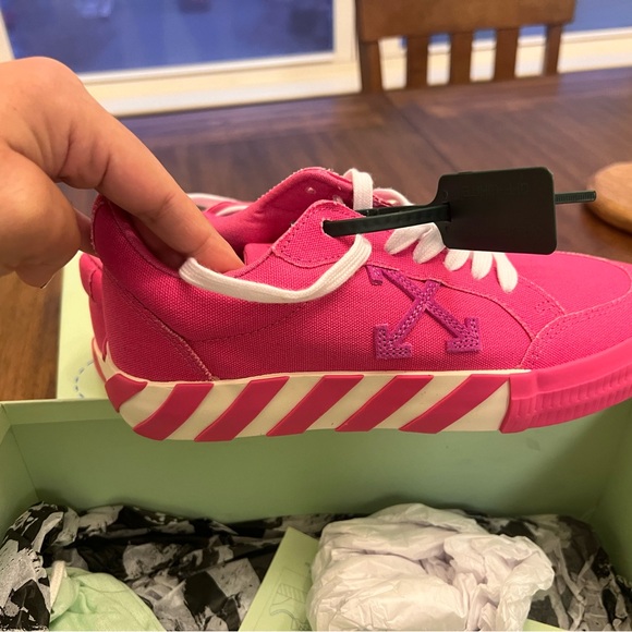 Low vulcanized canvas sneakers - Picture 4 of 8